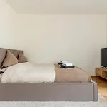 Stylish Lakeside Studio