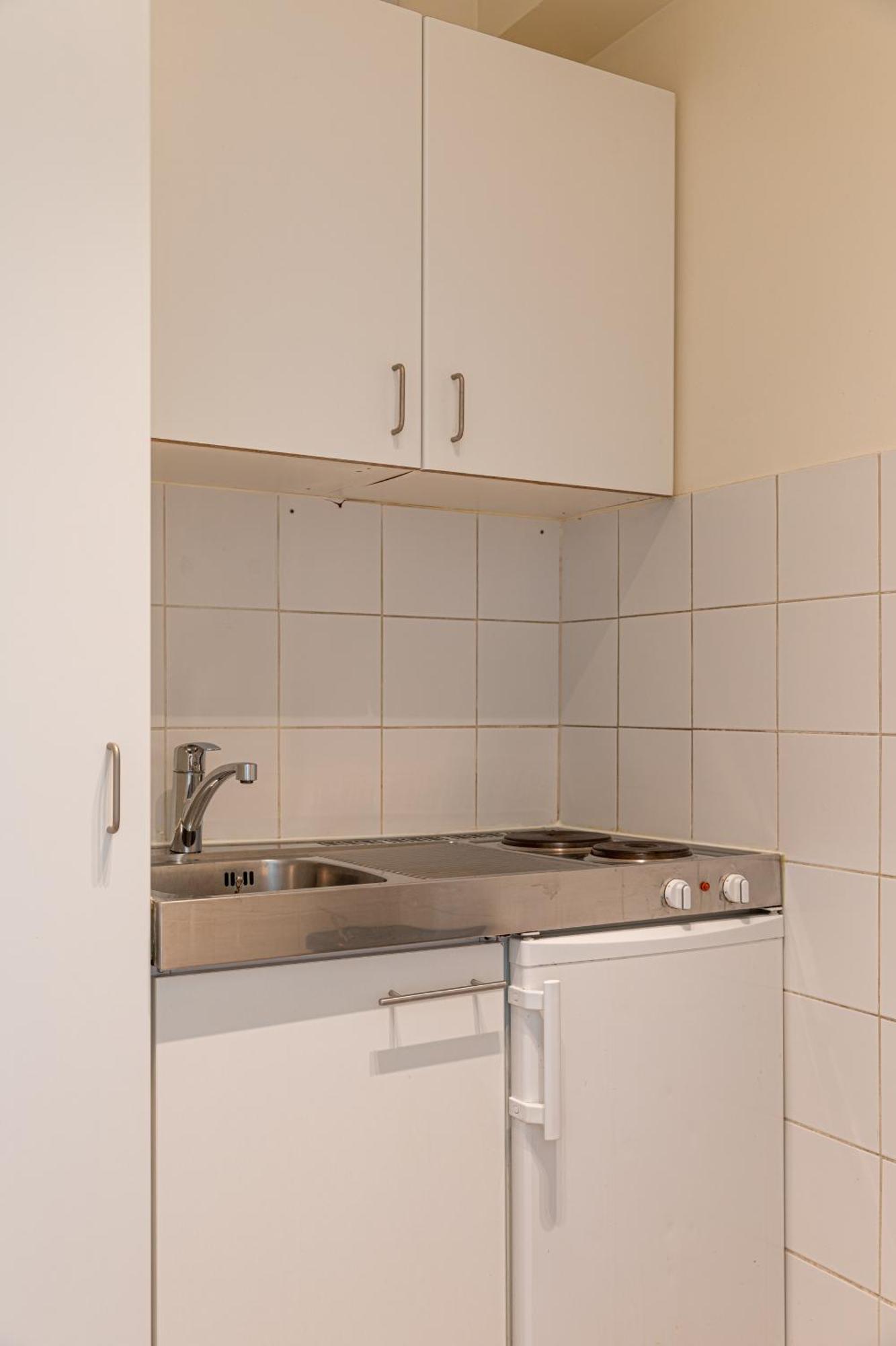 Stylish Lakeside Apartment *