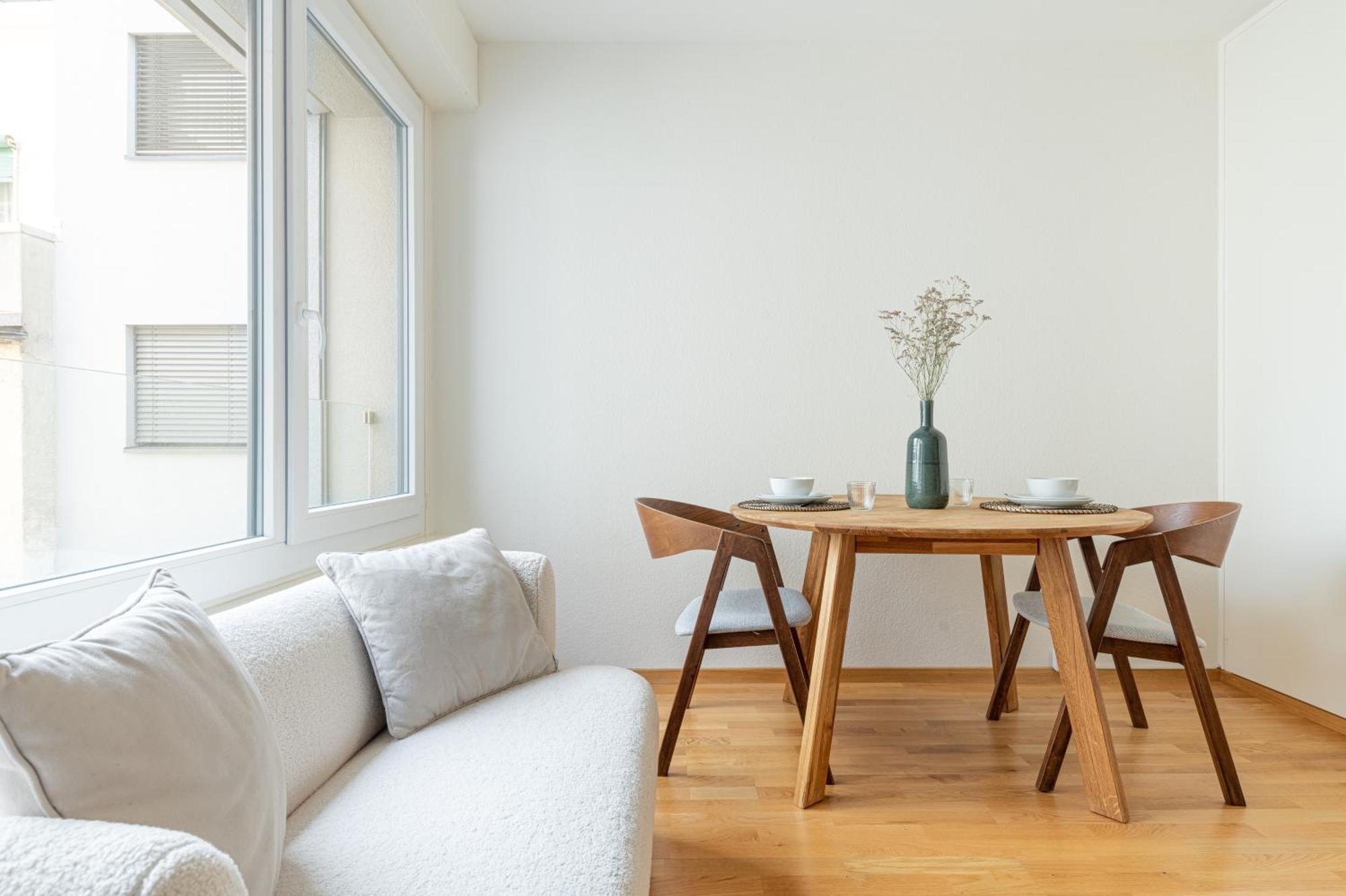 Stylish Lakeside Geneva